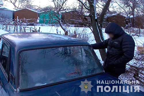 Поліцейські Полтавщини затримали трьох осіб, які підозрюються у вчиненні розбійного нападу на таксиста 