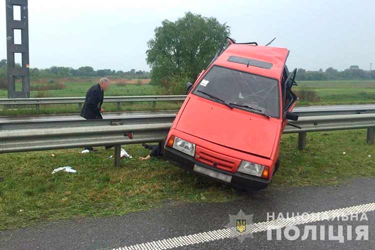 ДТП на Полтавщині: поліція повідомила деталі ДТП за участю вантажівки і легковика 
