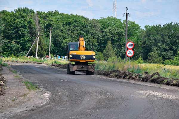 В межах Полтавської області оновлюють дорогу М-03