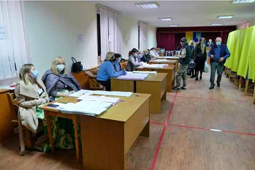 У Гребінці закрилися виборчі дільниці з виборів міського голови