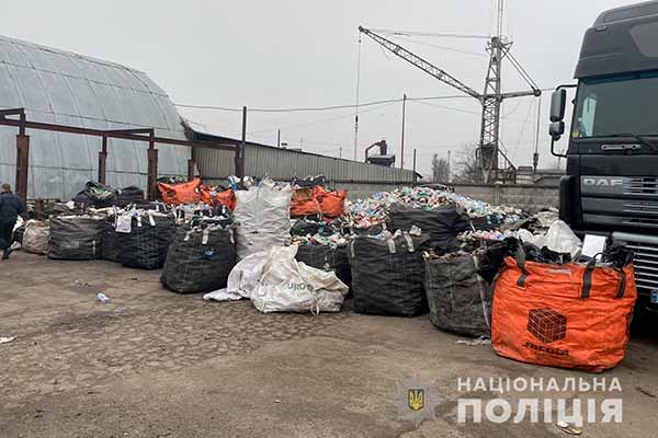 На Полтавщині під пресом для переробки вторсировини загину чоловік