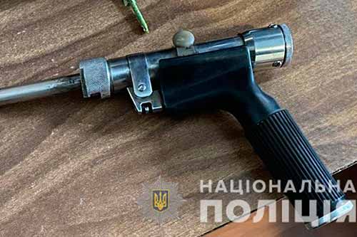 На Полтавщині поліція повідомила мешканцю Лубен про підозру у незаконному зберіганні зброї
