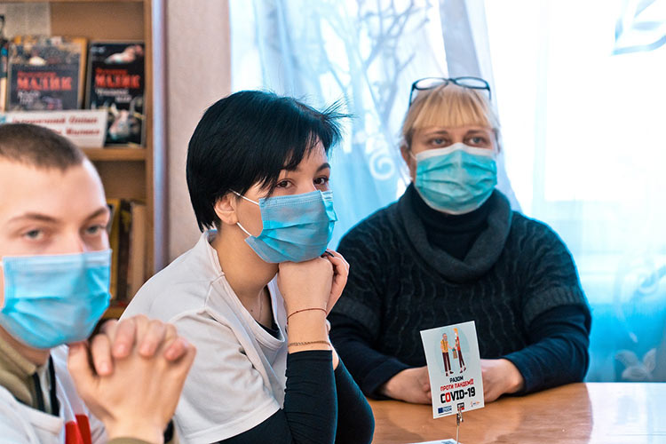 У Лубнах презентували видання про звичайних людей, які протидіють пандемії COVID -19