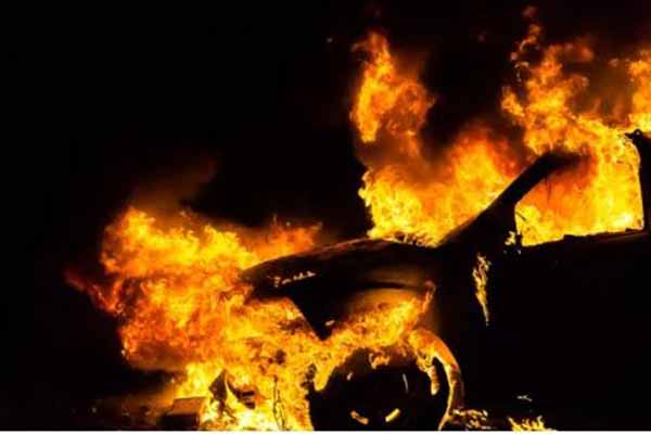 На Полтавщині через пожежу у гаражі згорів автомобіль