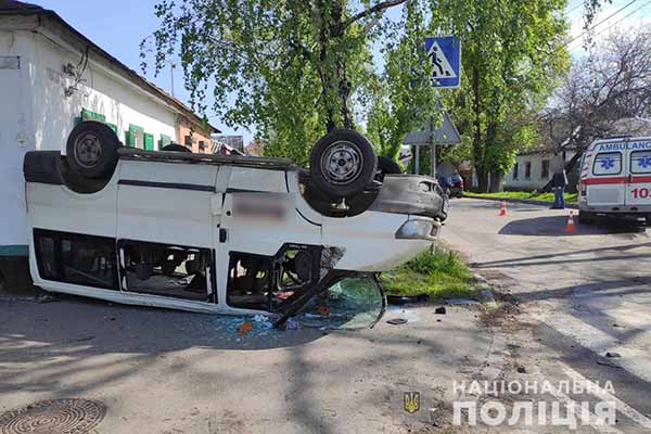У Полтав "швидка" потрапила у ДТП: травмований водій спецтранспорту екстреної медичної допомоги