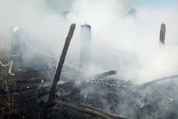  На Гребінківщині вогонь знищив господарську будівлю 