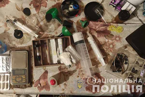 На Полтавщині трьох осіб викрито на збуті наркотичних засобів