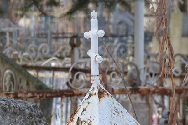 Мешканець Гребінківщини отримав 5 років обмеження волі за радіжки та наругу над могилою