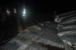 У Золотоніському районі через буревій металева 115-тонна конструкція зерносховища впала на залізничну колію