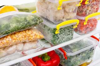 Щоб не втратили якість продукти, скільки їх можна тримати в морозильній камері?