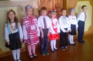 Тарасівська школа: Прийняття учнів першого класу до лав козачат на урочистій Козацькій раді