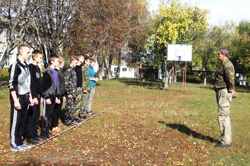 магання між учнями 10-го і 11-го класів до Дня захисника Вітчизни
