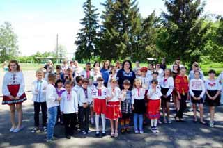 В навчальних закладах Гребінківщини відзначали День вишиванки