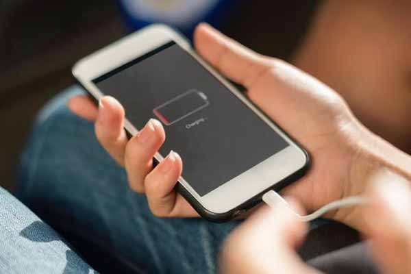Несколько причин, почему батарея вашего телефона разряжается так быстро
