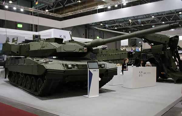 Нова демонстраційна модель танка Leopard 2A8