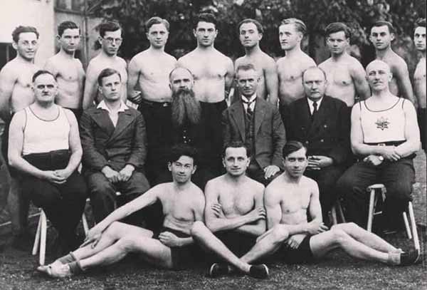 .Всеволод ПЕТРІВ справа серед українських спортсменів .Всеволод ПЕТРІВ справа серед українських спортсменів