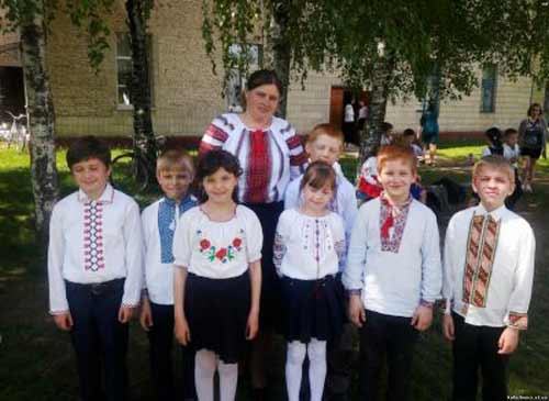 В навчальних закладах Гребінківщини відзначали День вишиванки