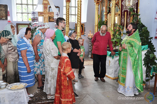 Православні християни святкують День Святої Трійці