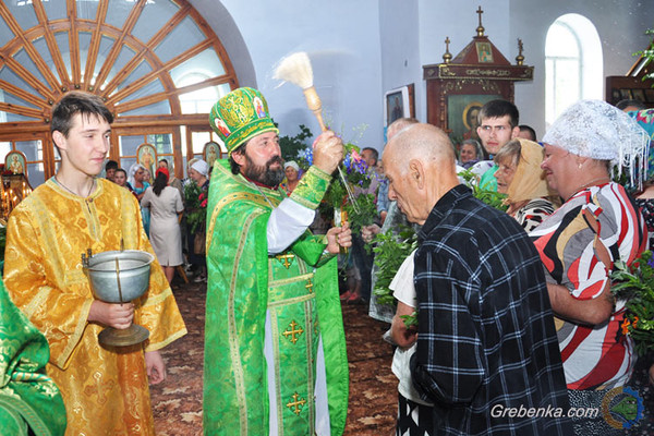 Православні християни святкують День Святої Трійці