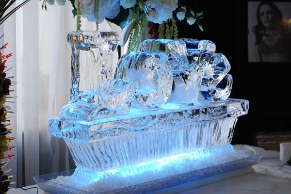 Скульптури з льоду: прикраса вашого весілля зимою