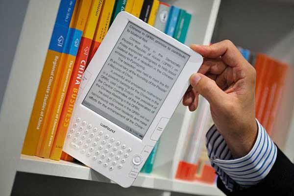Электронные книги вытесняют своих бумажных предшественников