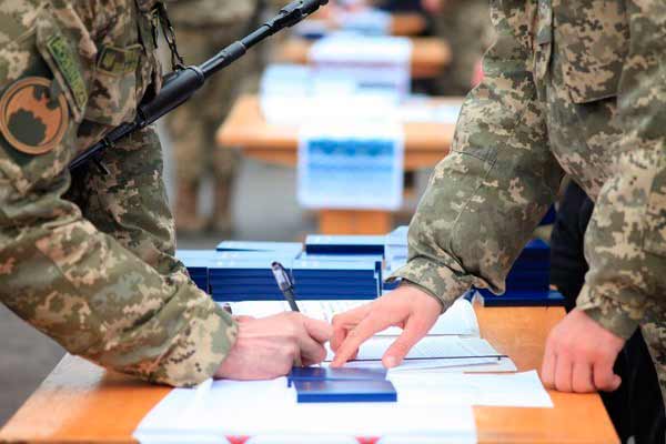 Вимоги до прийняття на військову службу за контрактом