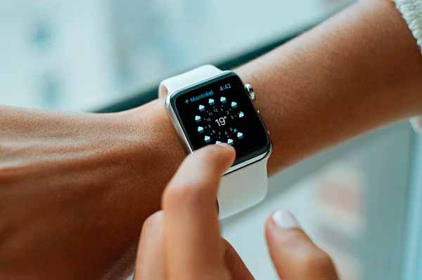  У Китаї створюють «розумні» годинники, які будуть заряджатися від людини 