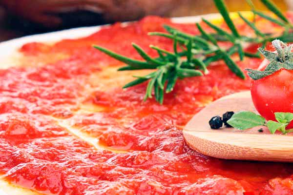 Готуємо піцу: які соуси й моцарелу додати? 