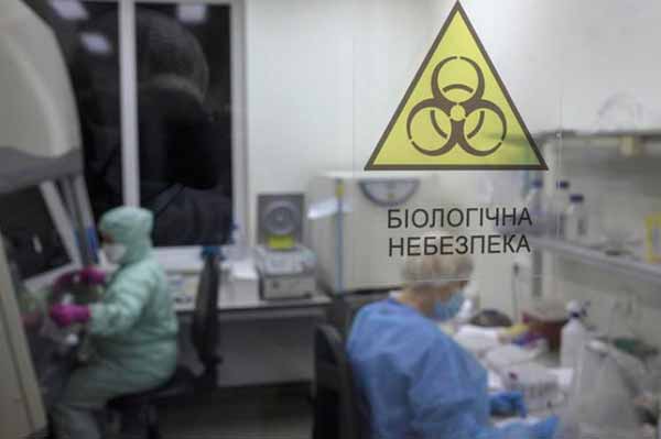 Кількість заражень коронавірусом в Україні перевалила за 900 тис.