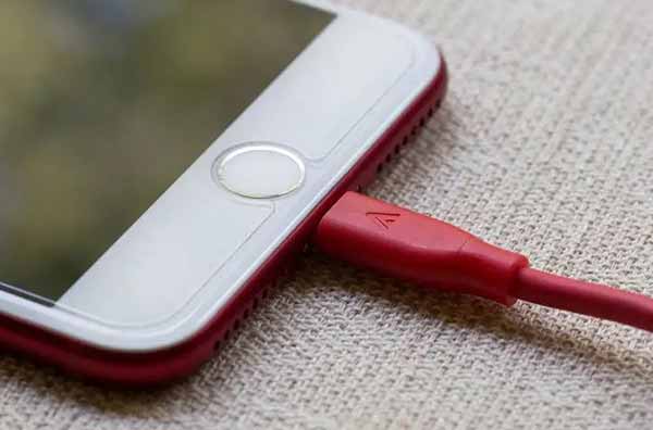 Експерти назвали основні помилки при зарядці смартфона