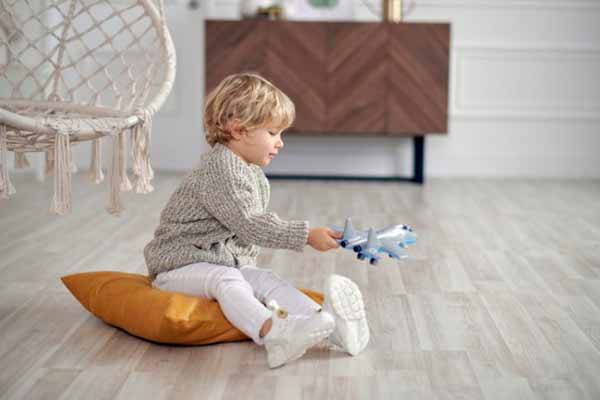 Как выбрать пол для дома, где живут маленькие <b>дети</b>: 3 типа безопасного покрытия 