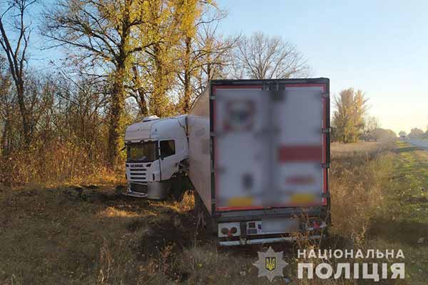 ДТП на Полтавщині – автомобіль «Опель» зіткнувся з вантажівкою