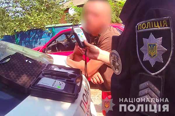 На Полтавщині нетверезий мотоцикліст пропонував хабар поліцейським