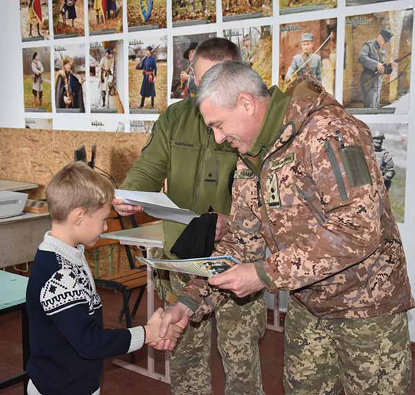 На Пирятинщині діти влаштували блок-пост і назбирали для ЗСУ 3500 грн