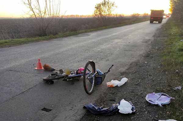 На Полтавщині «КАМАЗ» зіткнувся з велосипедом