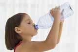  Дітям у <b>спеку</b> треба давати вдвічі більше води 