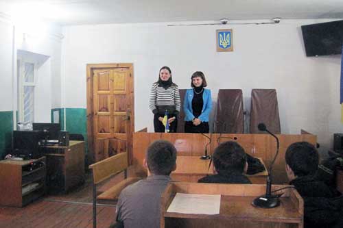  <b>Учні</b> школи №1 відвідали Гребінківський районний суд 