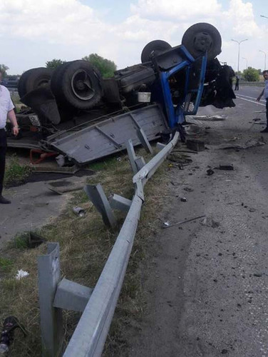 На Полтавщині пщ0озашляховик зіштовхнувся з вантажівкою