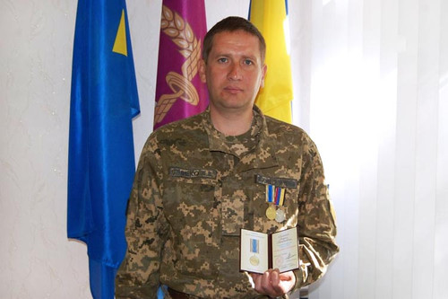 Молодшому лейтенанту ЗСУ з Гребінки вручили медаль «Захиснику Вітчизни