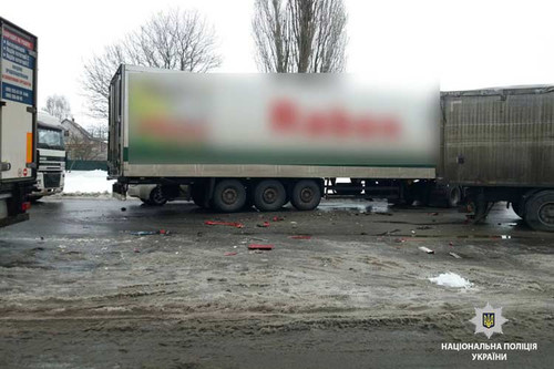 На Полтавщині сталося ДТП за участі 4-х вантажівок