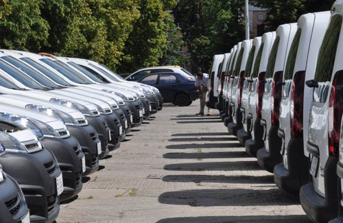 Медикам Полтавщини вручили 35 автомобілів для збору аналізів