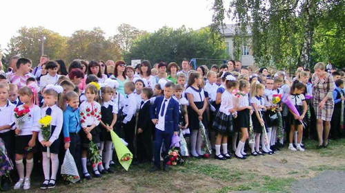 У Гребінківській ОТГ за шкільні парти сіли 142 першокласників