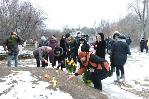 У Гребінці запалили свічки пам`яті жертвам Голодомору