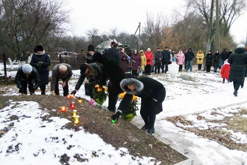 У Гребінці запалили свічки пам`яті жертвам Голодомору