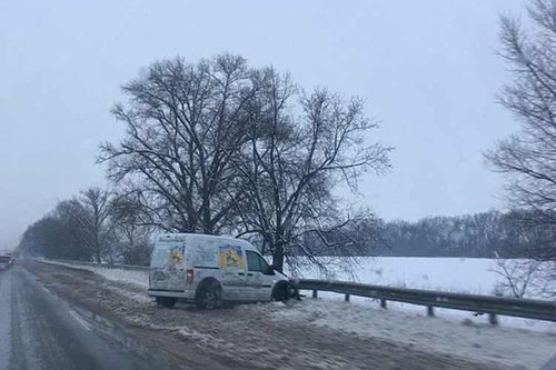 На Полтавщині через снігопад перекриті дороги до четверга