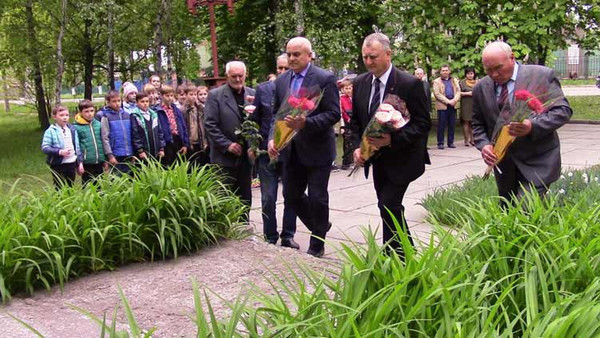 Гребінківські ветерани приймають вітання від міської влади вдома
