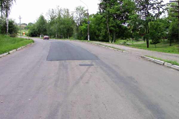 На яких дорогах Гребінківщини проведено ремонт покриття