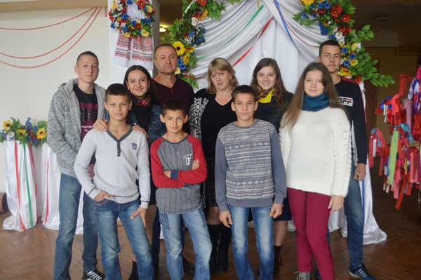 На Полтавщині в родинах усиновителів зростають майже 800 дітей