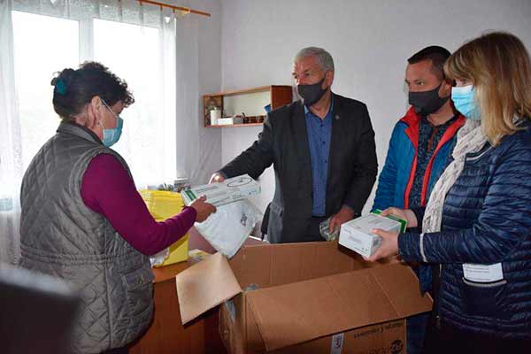 На Пирятинщині два ФАПи отримали благодійну допомогу
