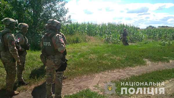 На Полтавщині поліція продовжує пошуки озброєного зловмисника
